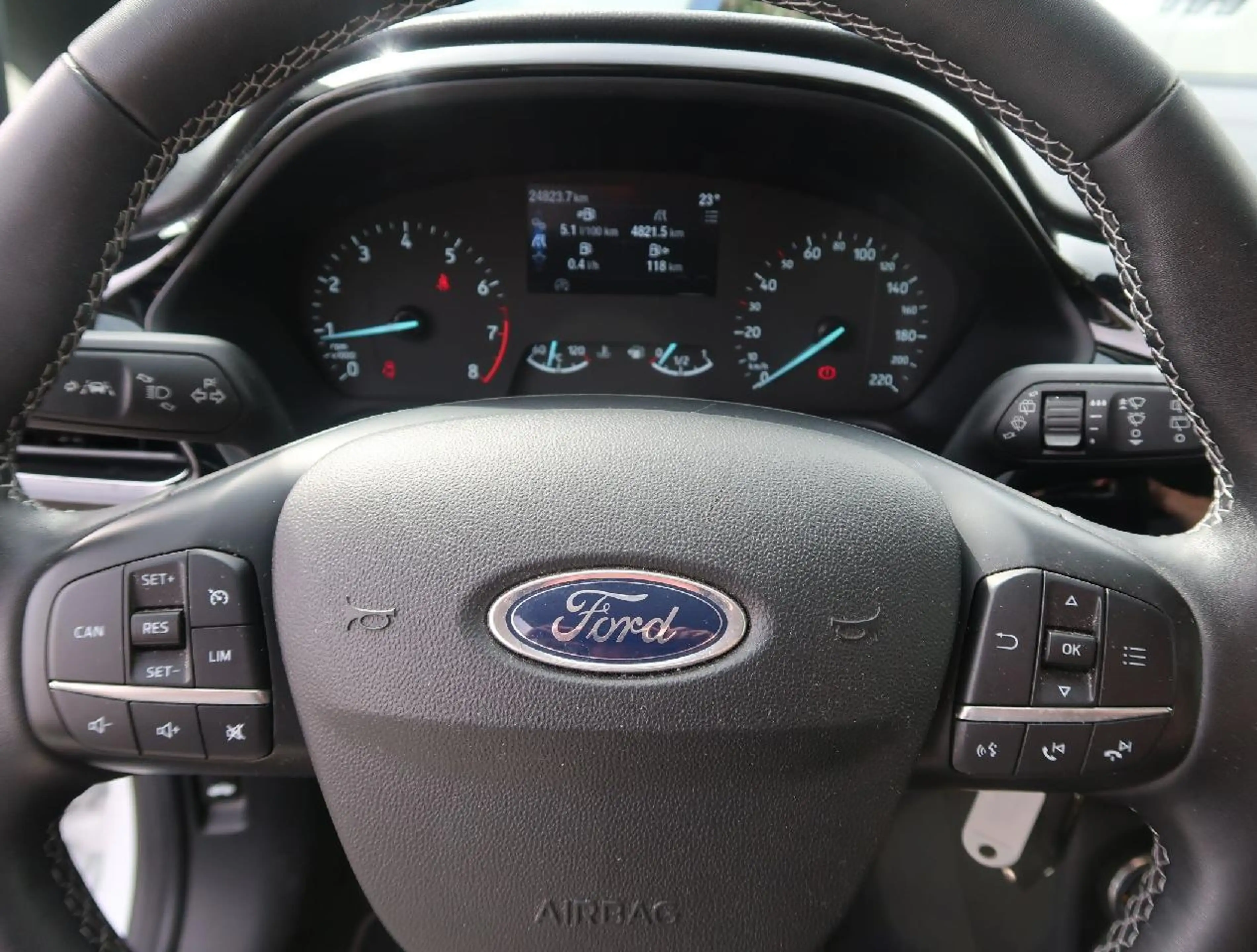 Ford Fiesta Titanium — photo 10