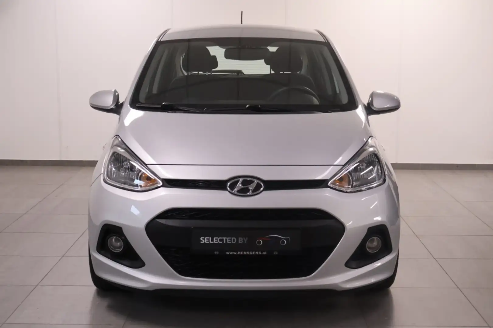 Hyundai i10 1.0i i-Motion Comf. | All Weather Banden Grijs - 2
