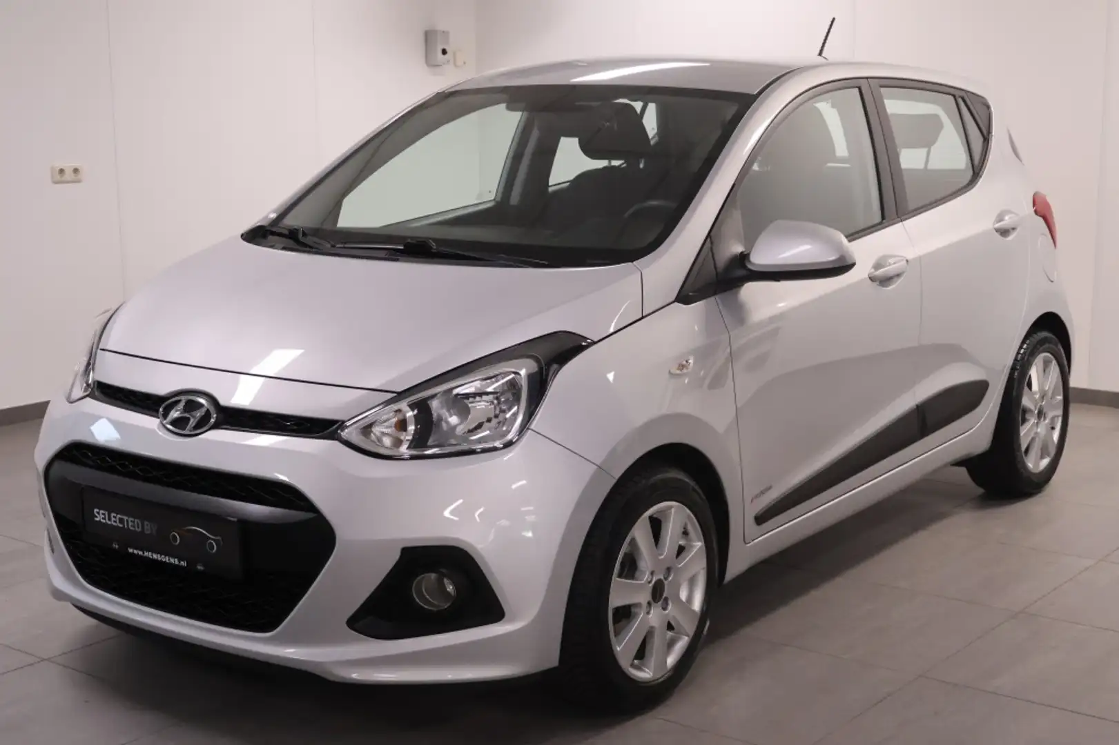 Hyundai i10 1.0i i-Motion Comf. | All Weather Banden Grijs - 1