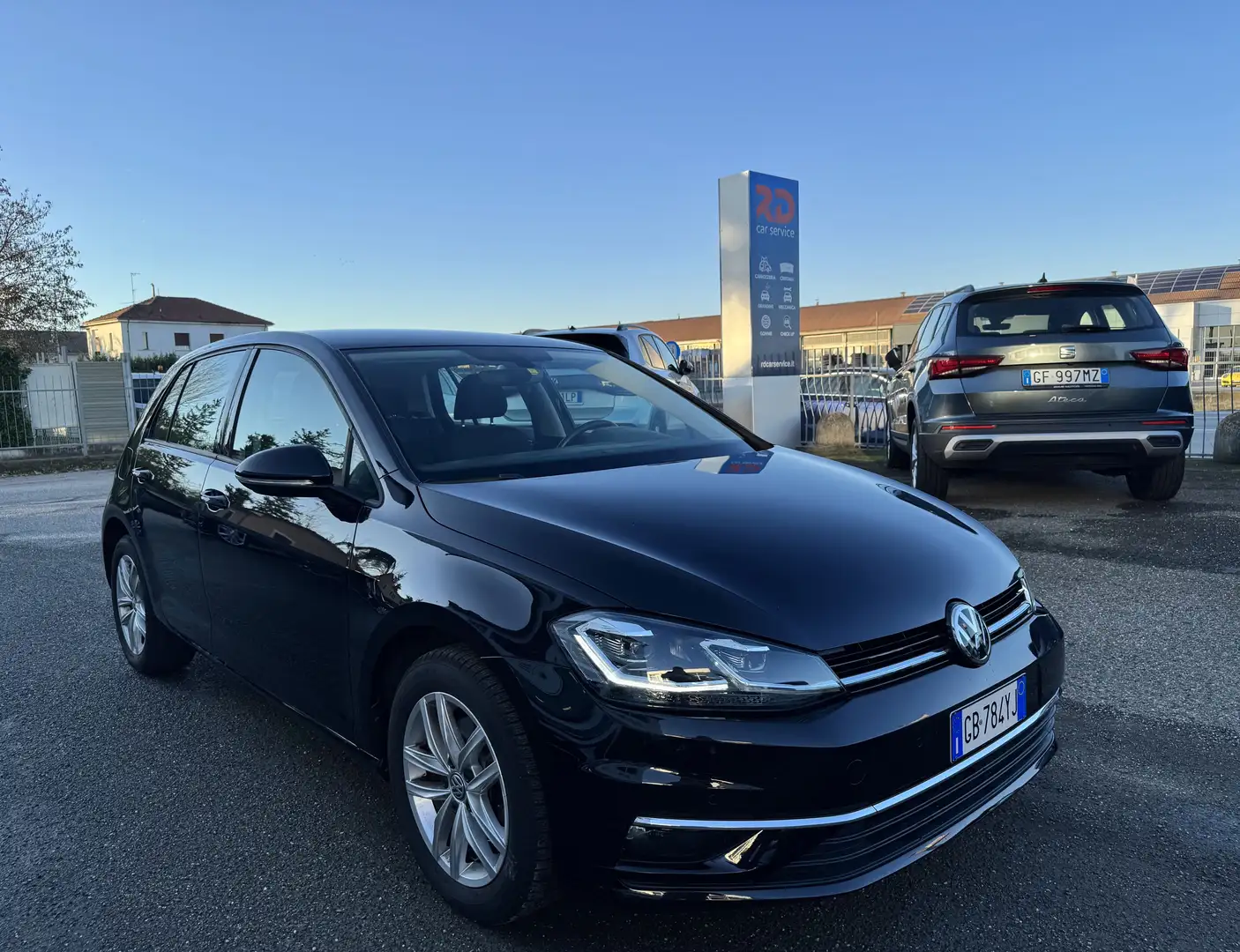 Volkswagen Golf 1.6 tdi 115cv Led Pack / NO VINCOLI Nero - 2