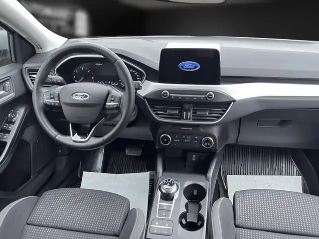 Ford Focus view 15