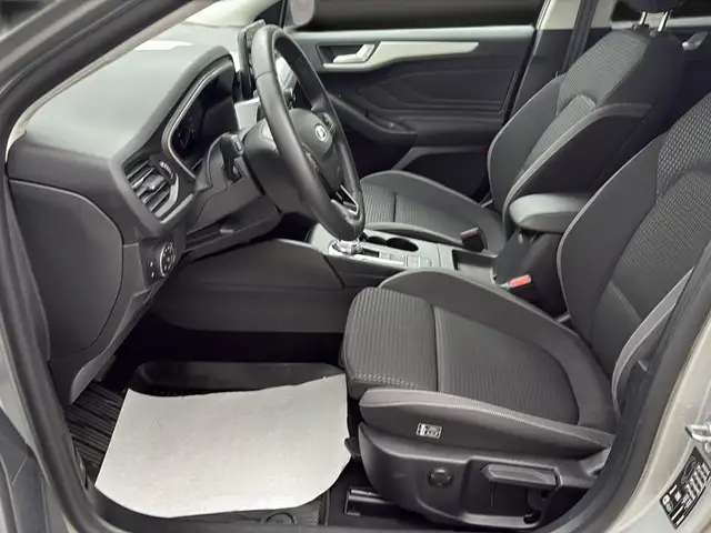 Ford Focus view 14