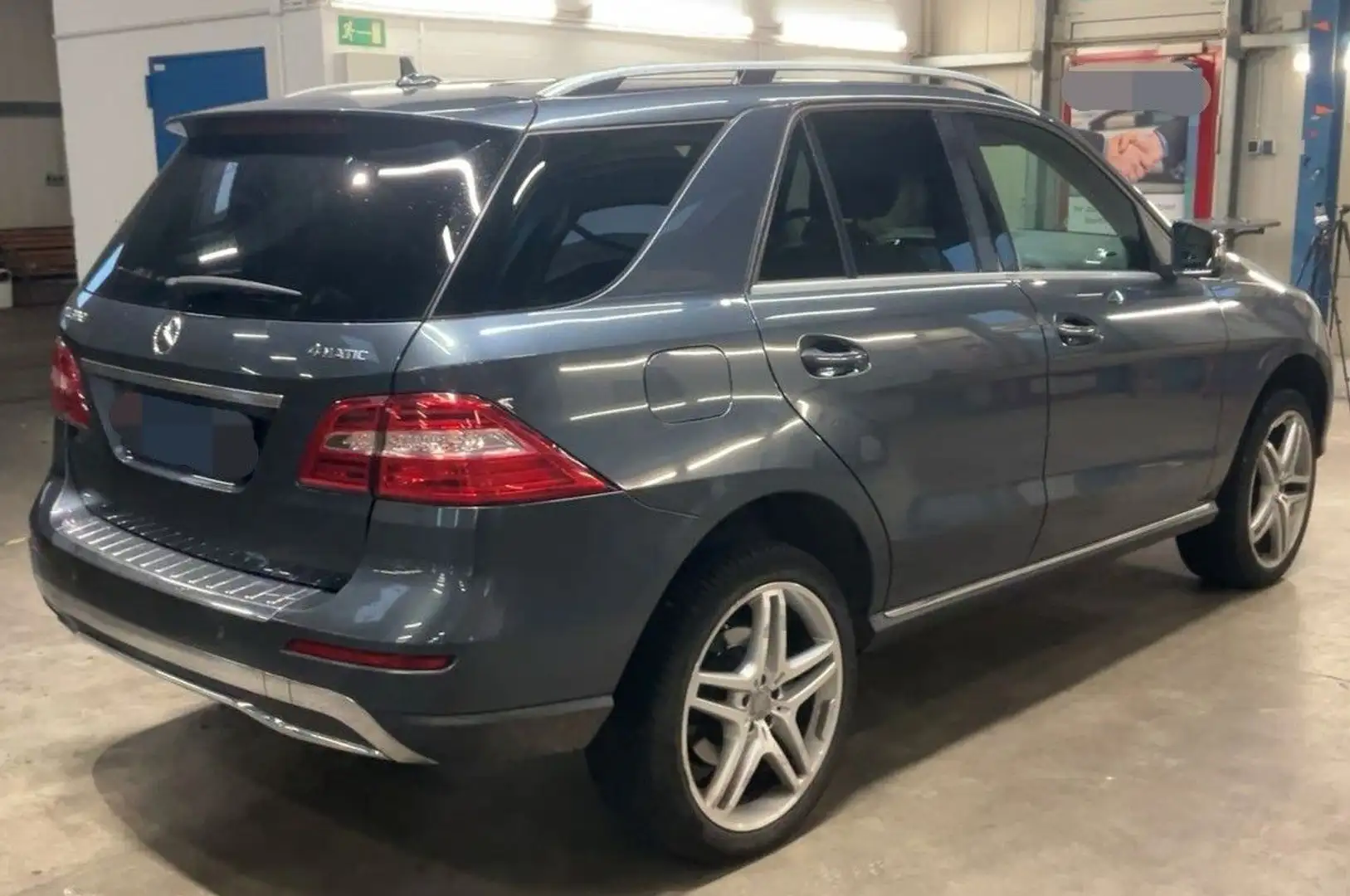 Mercedes-Benz ML 350 4Matic *1.Hand*Standheizung*Distronic* Grau - 2