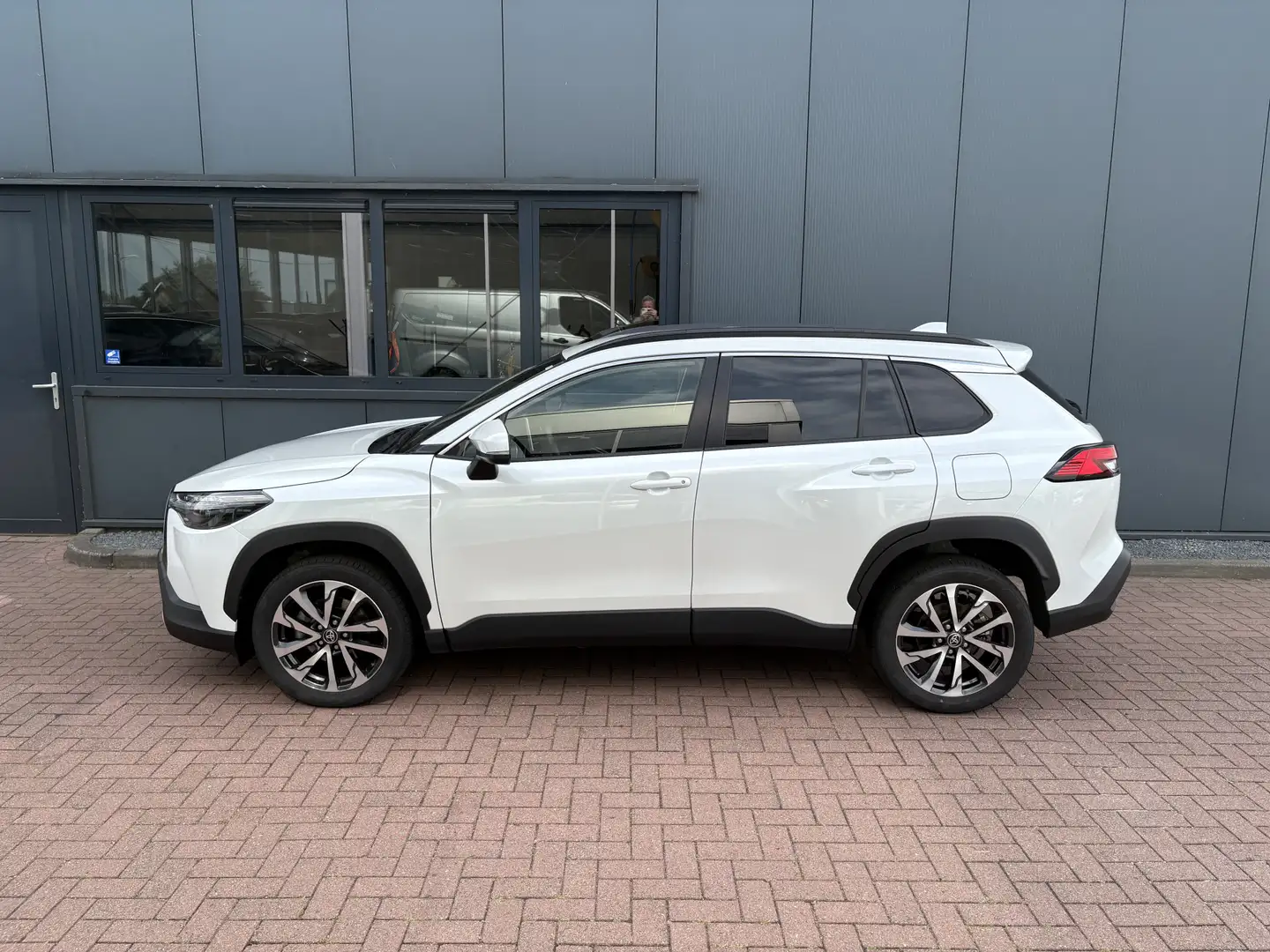 Toyota Corolla Cross 1.8 Hybrid 140 Style + KEYLESS/CAMERA/NAVI/DODEHOE Blanc - 2