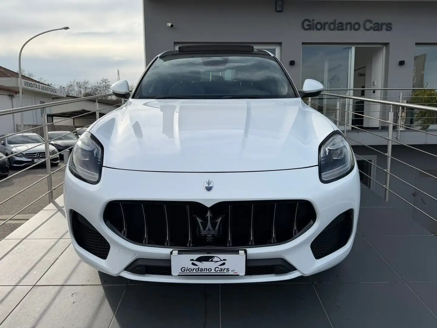 Maserati Grecale 2.0 mhev GT 300cv auto Weiß - 2