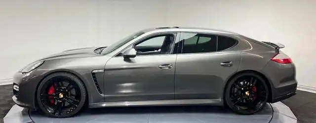 Porsche Panamera view 3