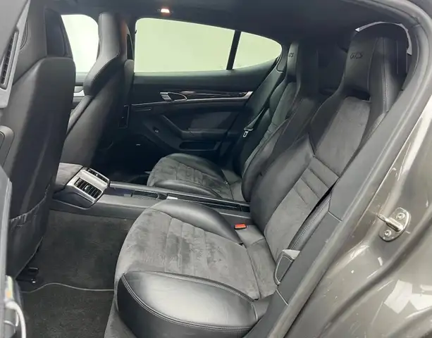 Porsche Panamera view 9