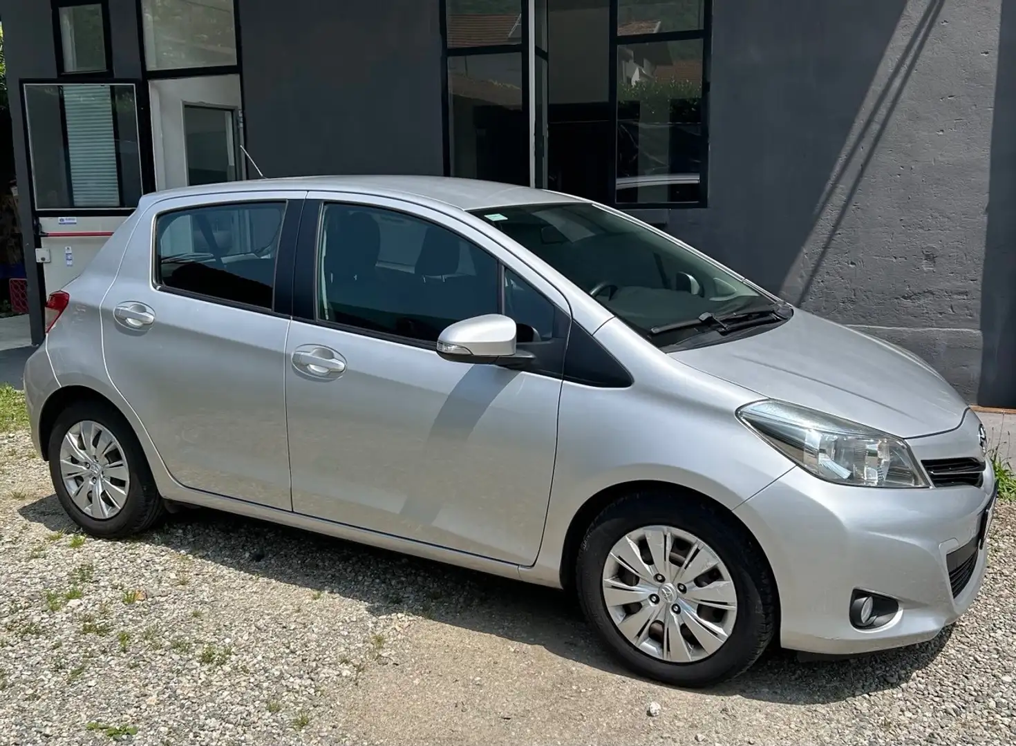 Toyota Yaris Yaris 2013 5p 1.4 Lounge Grigio - 1