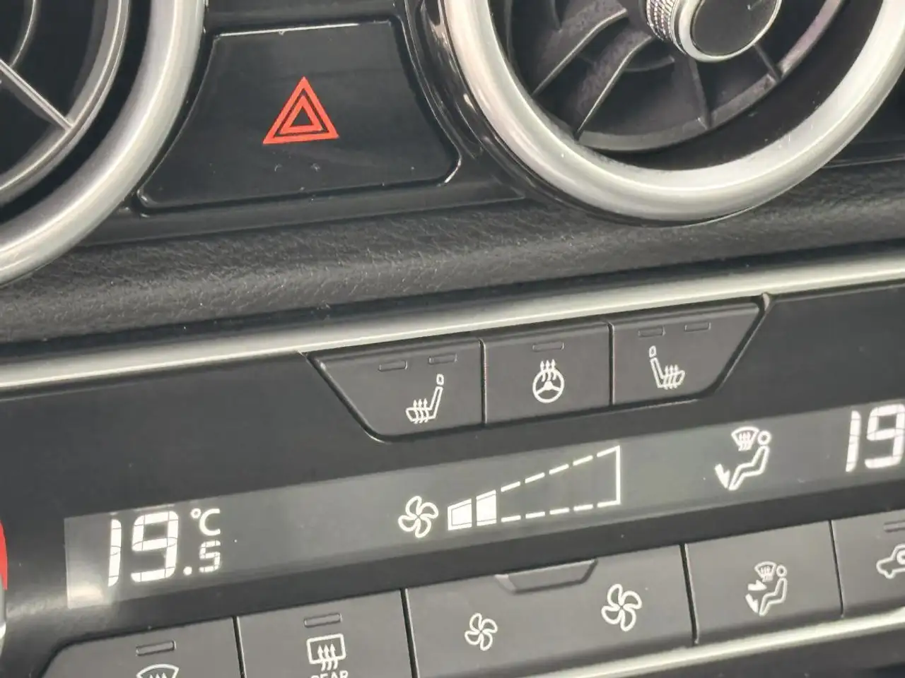 Nissan Sentra снимка Nissan Sentra