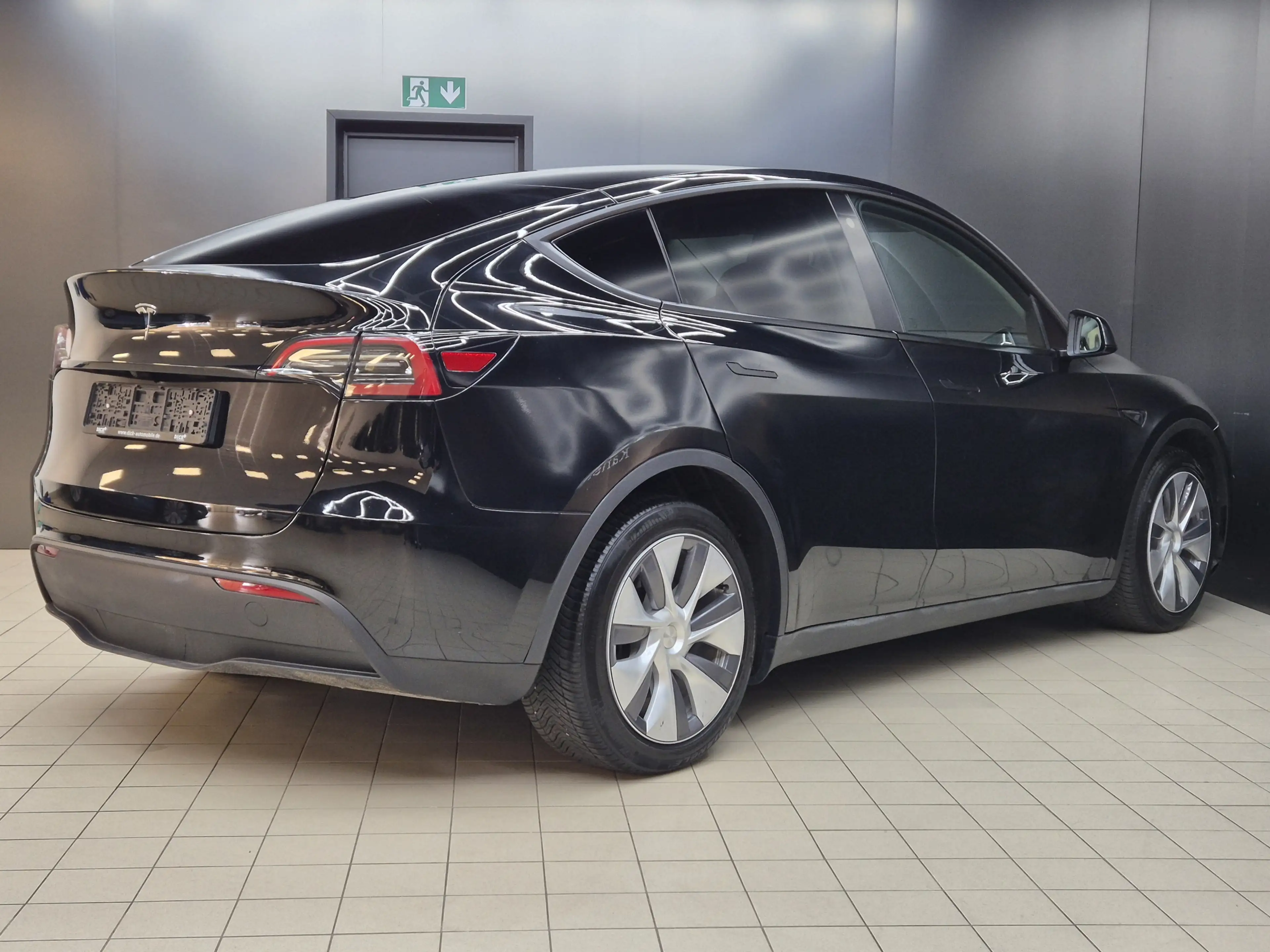 Tesla Model Y Long Range Dual AWD PANO+STDHZ+NAVI+360+ — photo 8