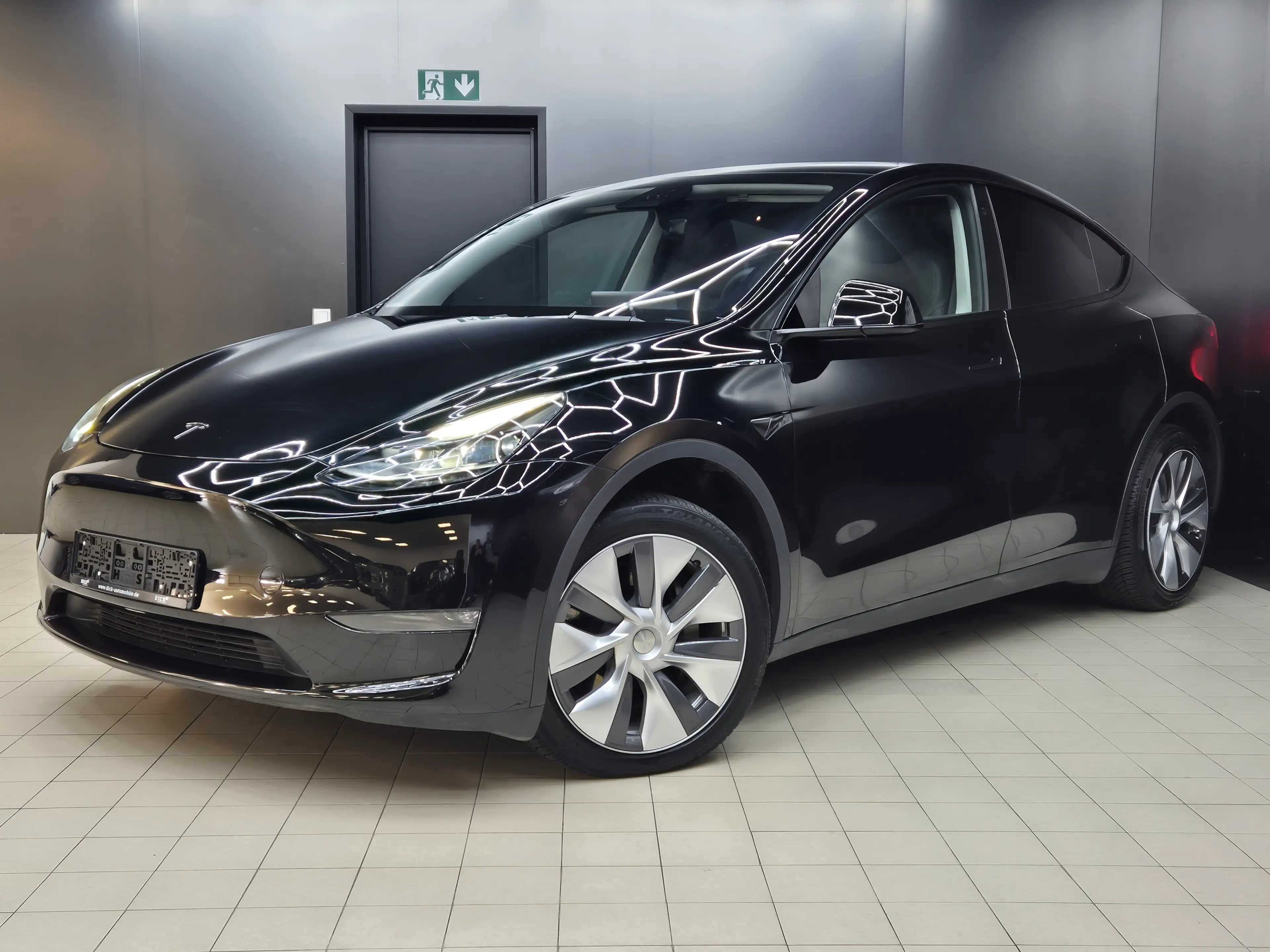 Tesla Model Y Long Range Dual AWD PANO+STDHZ+NAVI+360+ — photo 4