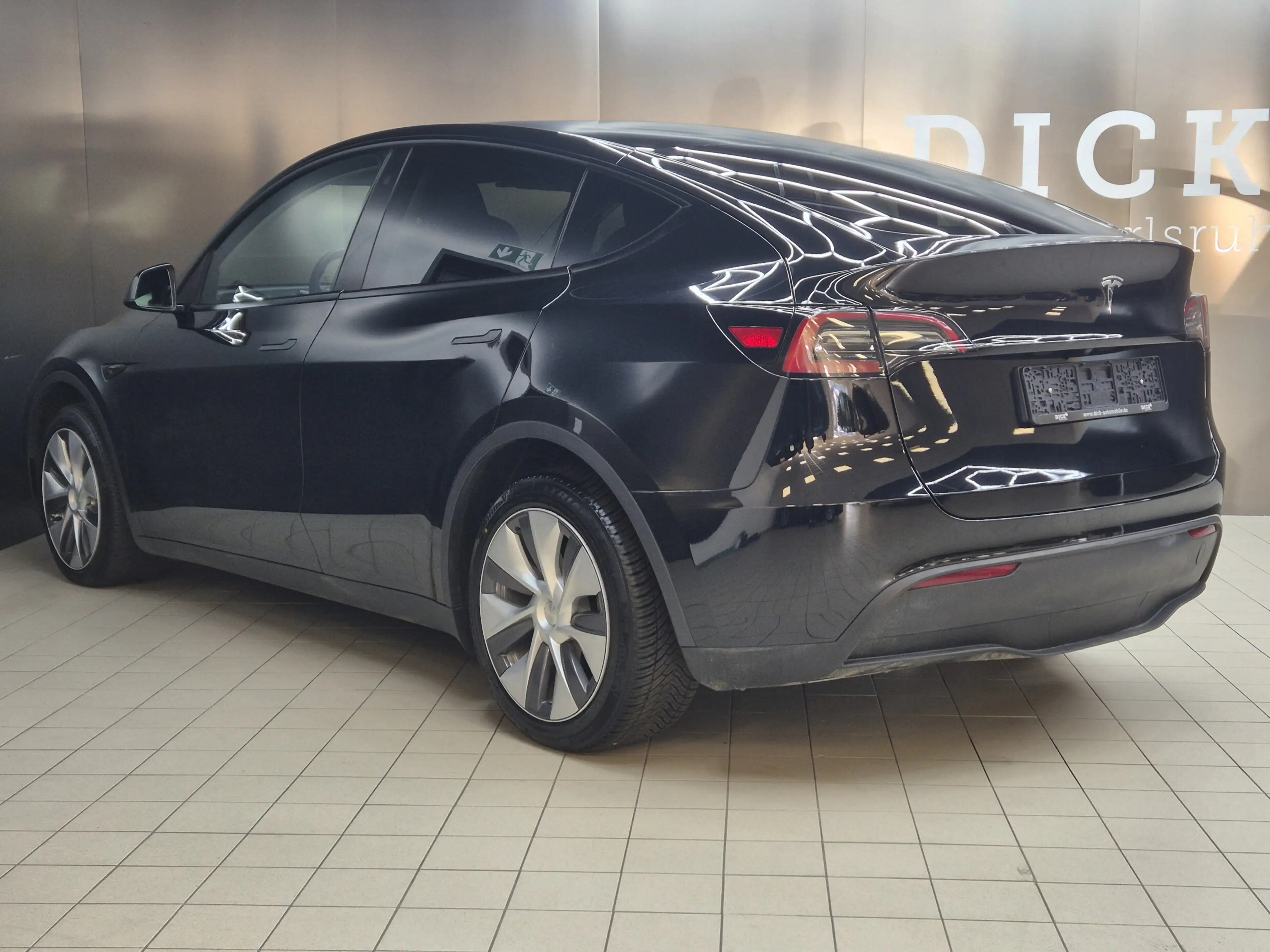 Tesla Model Y Long Range Dual AWD PANO+STDHZ+NAVI+360+ — photo 6