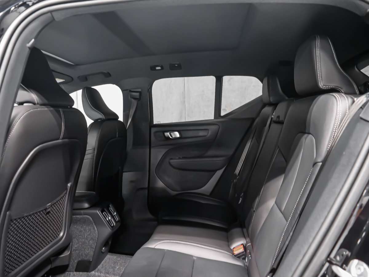 2026 Volvo XC40 Plus (Dark Theme) thumb 11