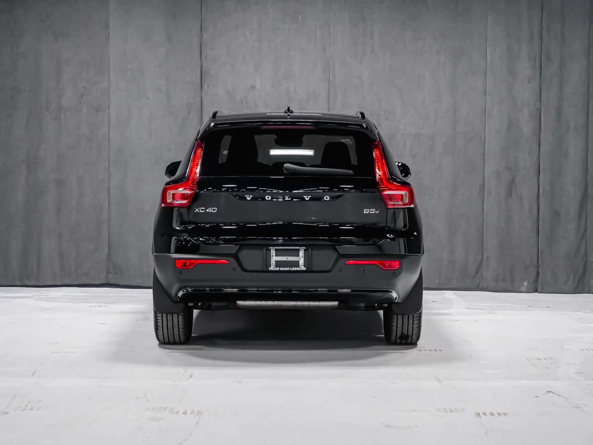 2026 Volvo XC40 Plus (Dark Theme) alt 5