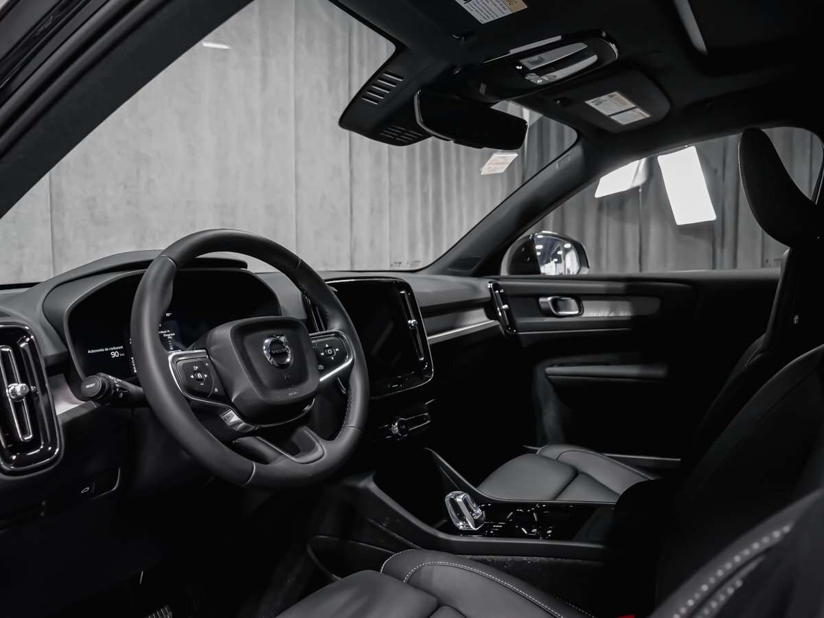 2026 Volvo XC40 Plus (Dark Theme) thumb 6