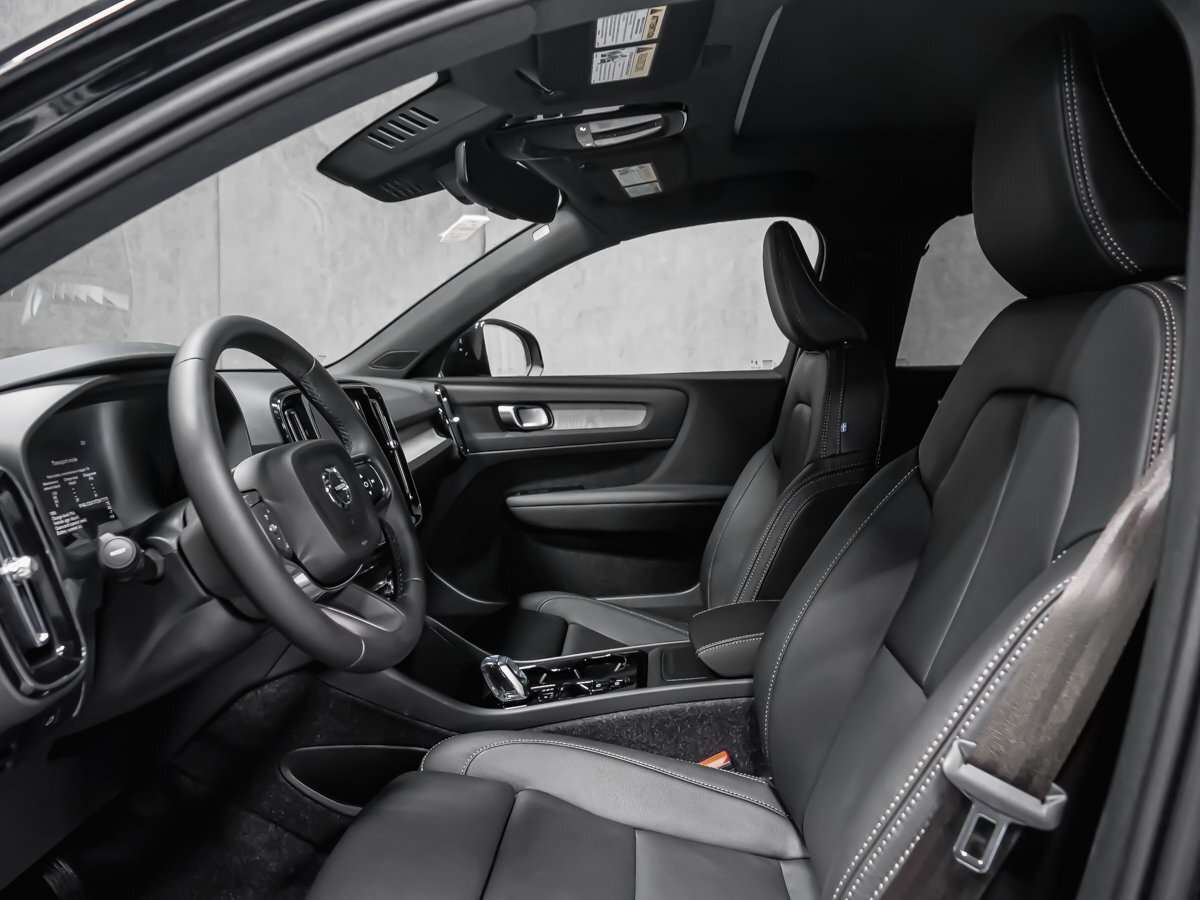 2026 Volvo XC40 Plus (Dark Theme) thumb 10