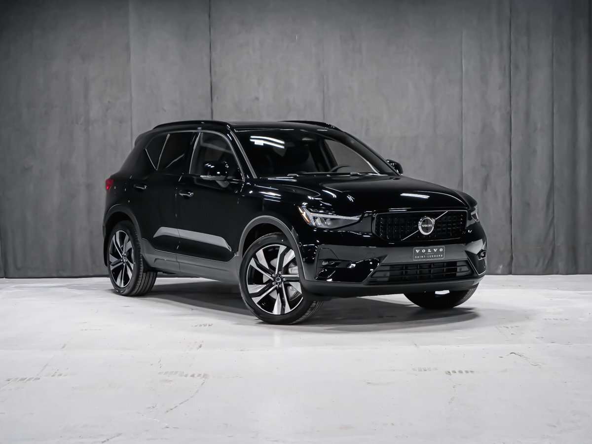 2026 Volvo XC40 Plus (Dark Theme) alt 2