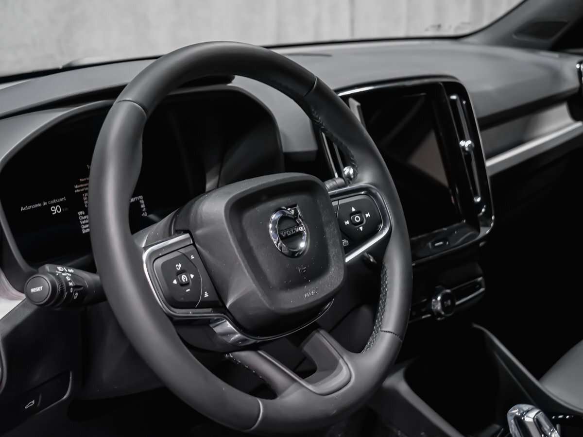 2026 Volvo XC40 Plus (Dark Theme) thumb 8