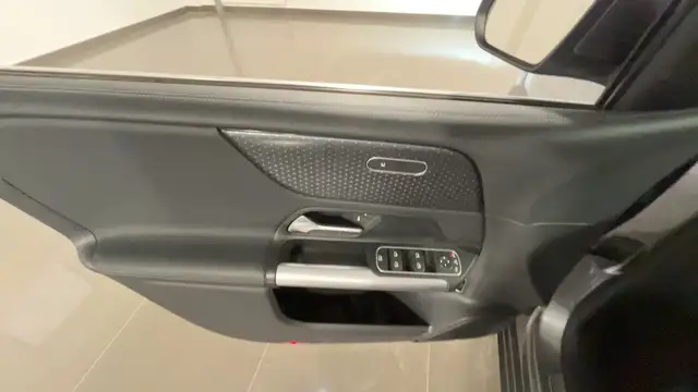 Mercedes-Benz B-Class view 17