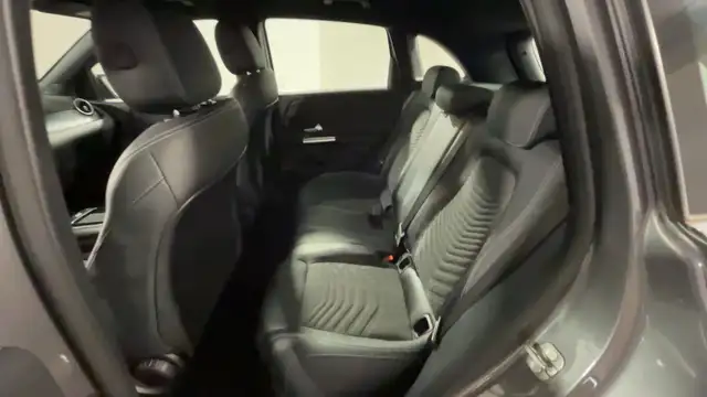 Mercedes-Benz B-Class view 9