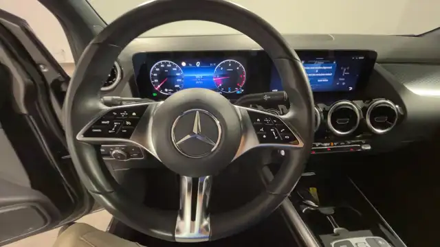 Mercedes-Benz B-Class view 12