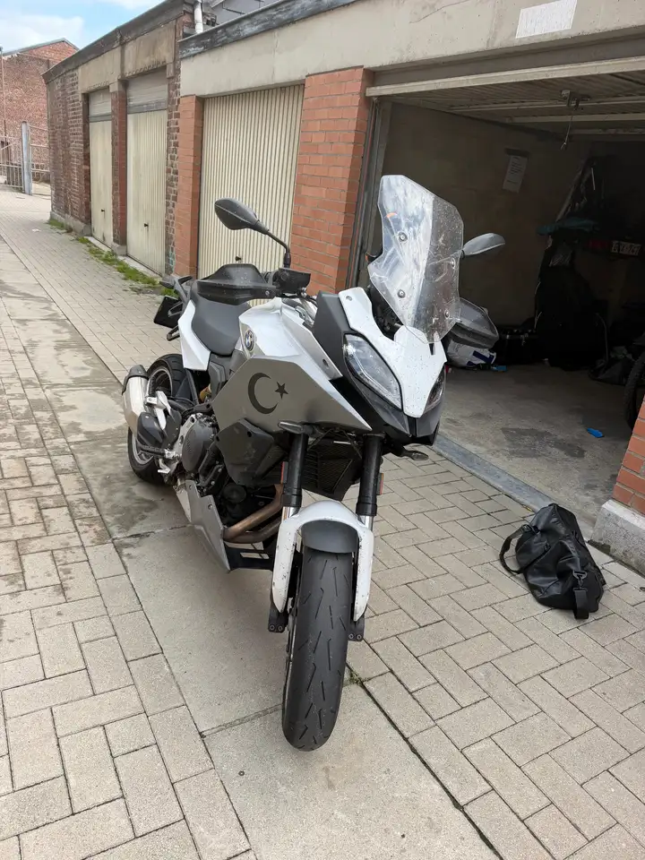 BMW F 900 XR