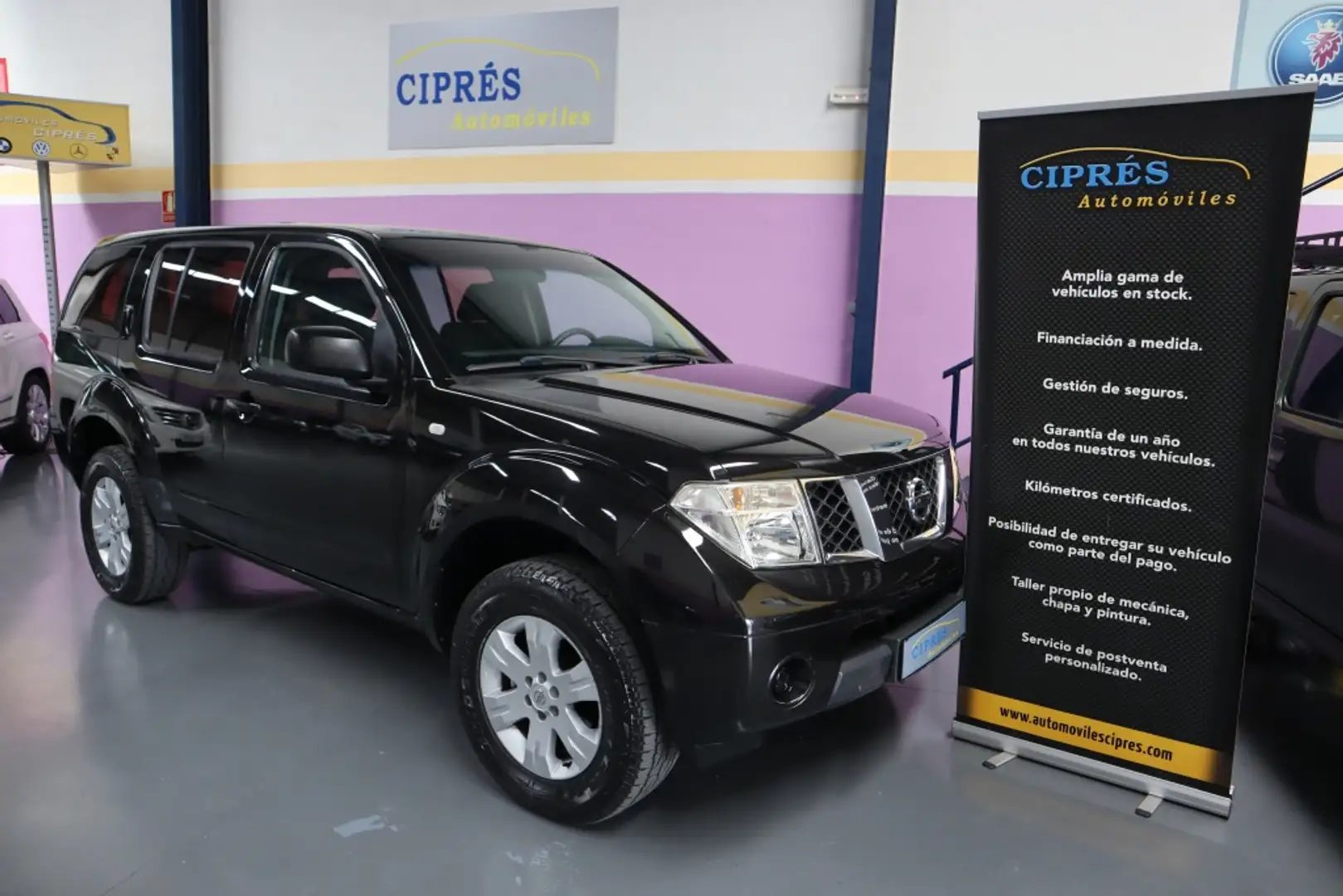 Nissan Pathfinder 2.5dCi XE 5pl. Negro - 1