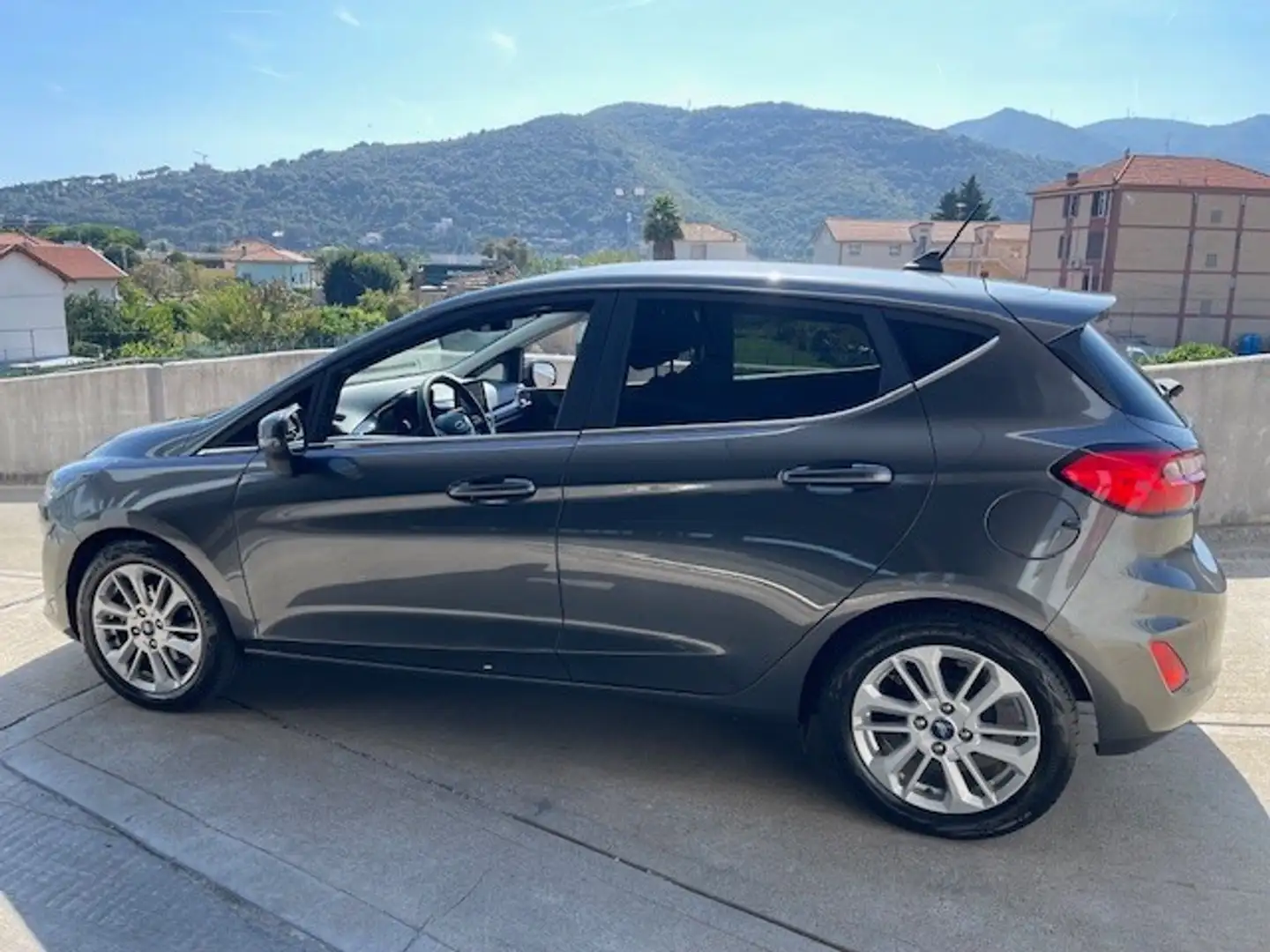 Ford Fiesta Fiesta 1.0 Ecoboost Hybrid 125 CV 5 porte Titanium Grigio - 2