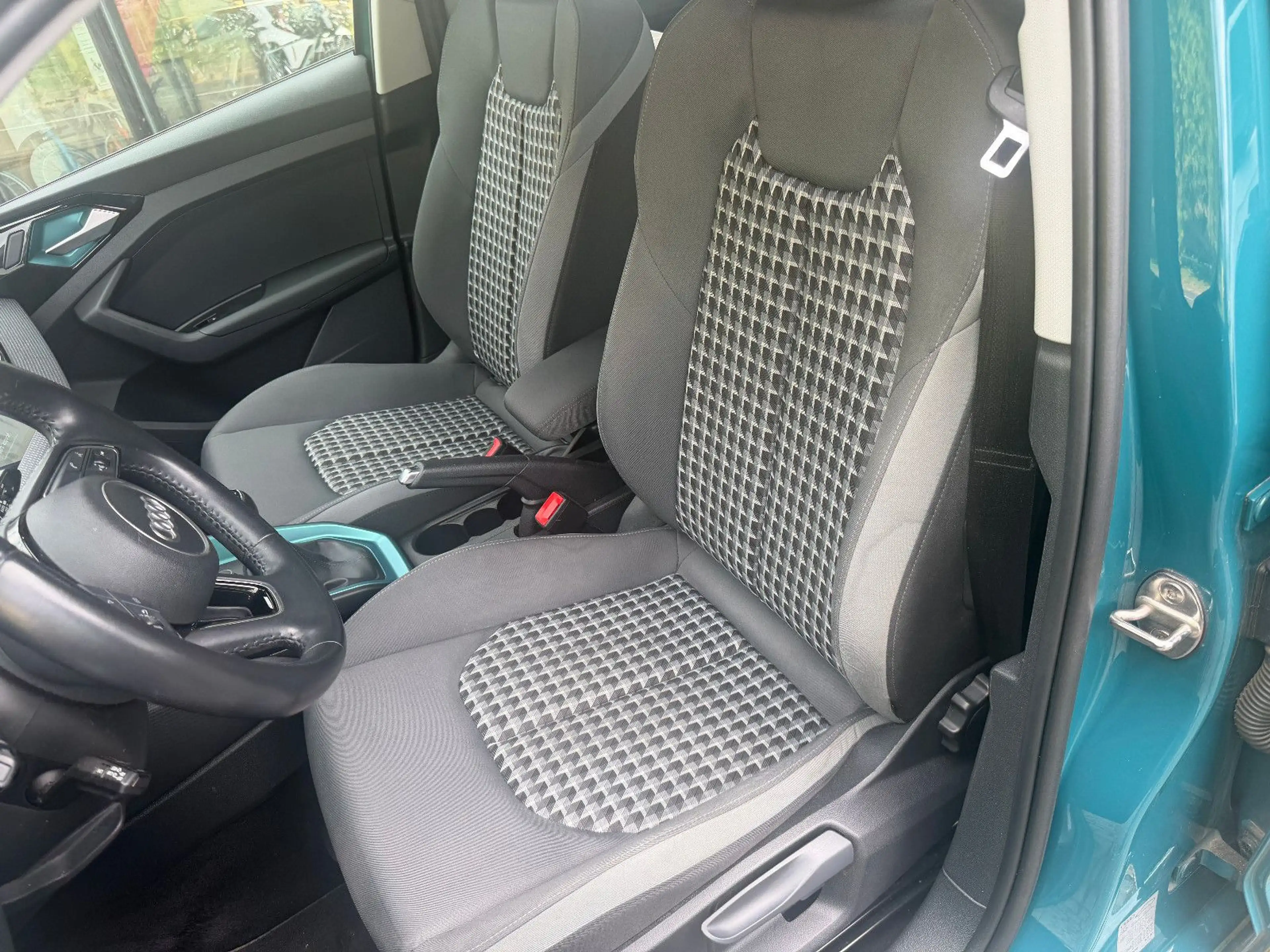Audi A1 Sportback 30 TFSI advanced — photo 5