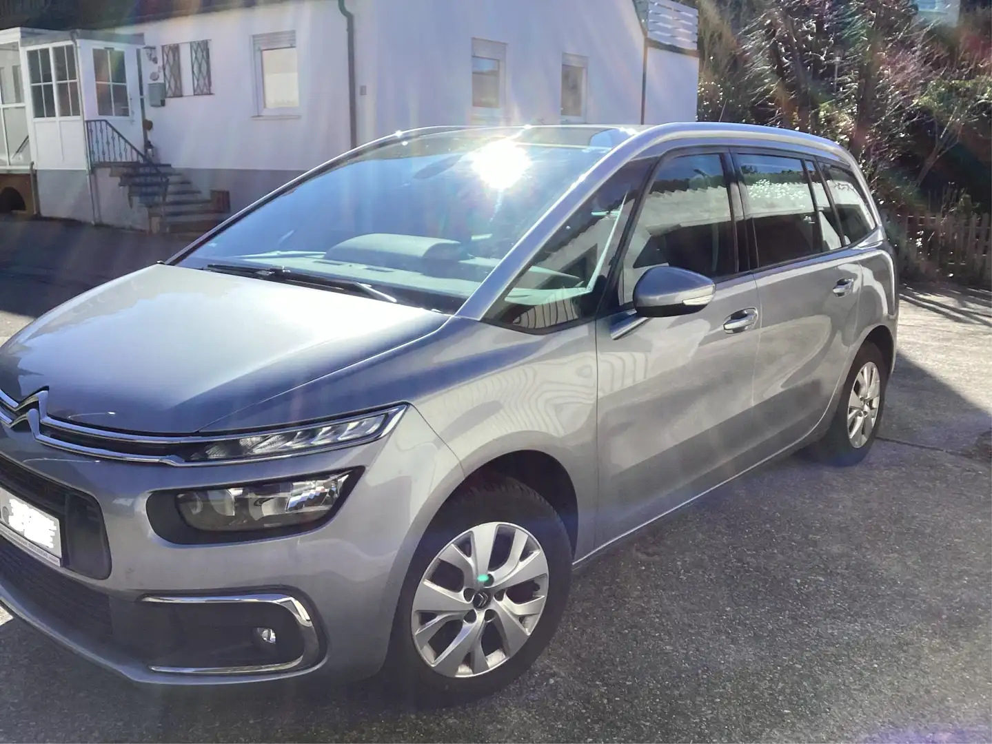 Citroen C4 Picasso mit Navi, Isofix-Sitzen, Klimaanlage und AHK - 2