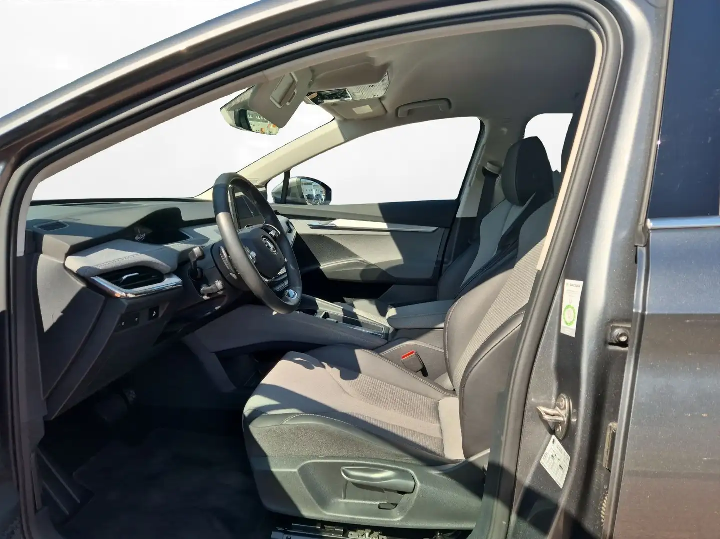 Skoda Enyaq 80 77 kWh Navi AHK Kamera SiHz Grau - 2