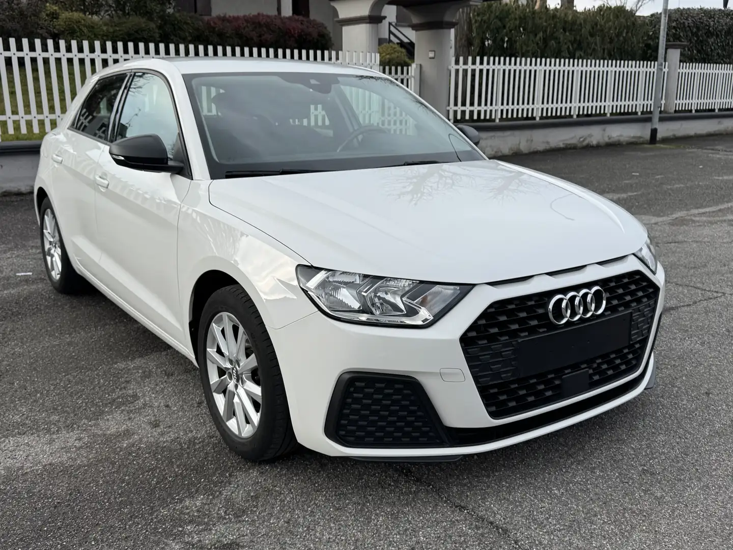 Audi A1 Sportback 30 1.0 tfsi Advanced Blanc - 1