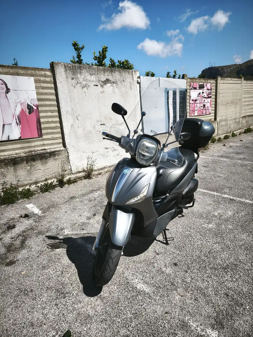 Piaggio Beverly 300 ie Schwarz - 2