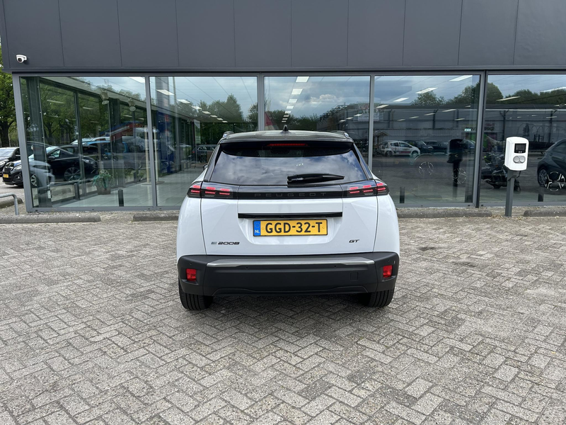 Peugeot e-2008 EV GT 54 kWh — photo 5