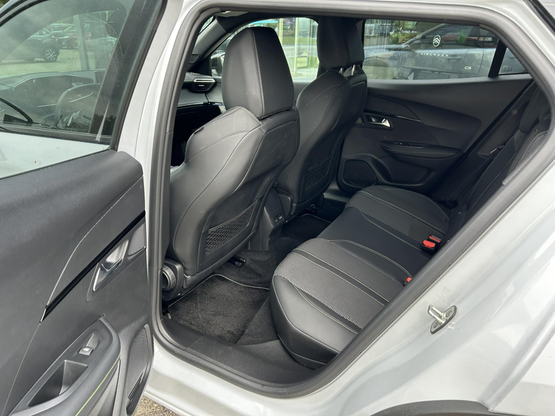 Peugeot e-2008 EV GT 54 kWh — photo 18