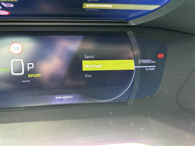 Peugeot e-2008 EV GT 54 kWh — photo 17