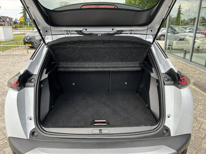 Peugeot e-2008 EV GT 54 kWh — photo 20