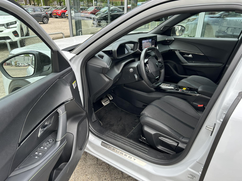 Peugeot e-2008 EV GT 54 kWh — photo 7