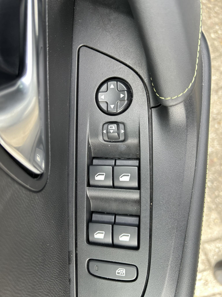 Peugeot e-2008 EV GT 54 kWh — photo 8
