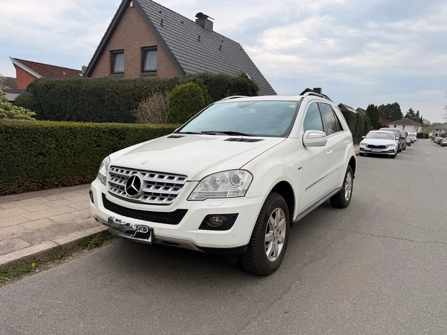 Mercedes-Benz ML 300 ML 300 CDI 4Matic 7G-TRONIC DPFBlueEFFICIENCY Weiß - 1