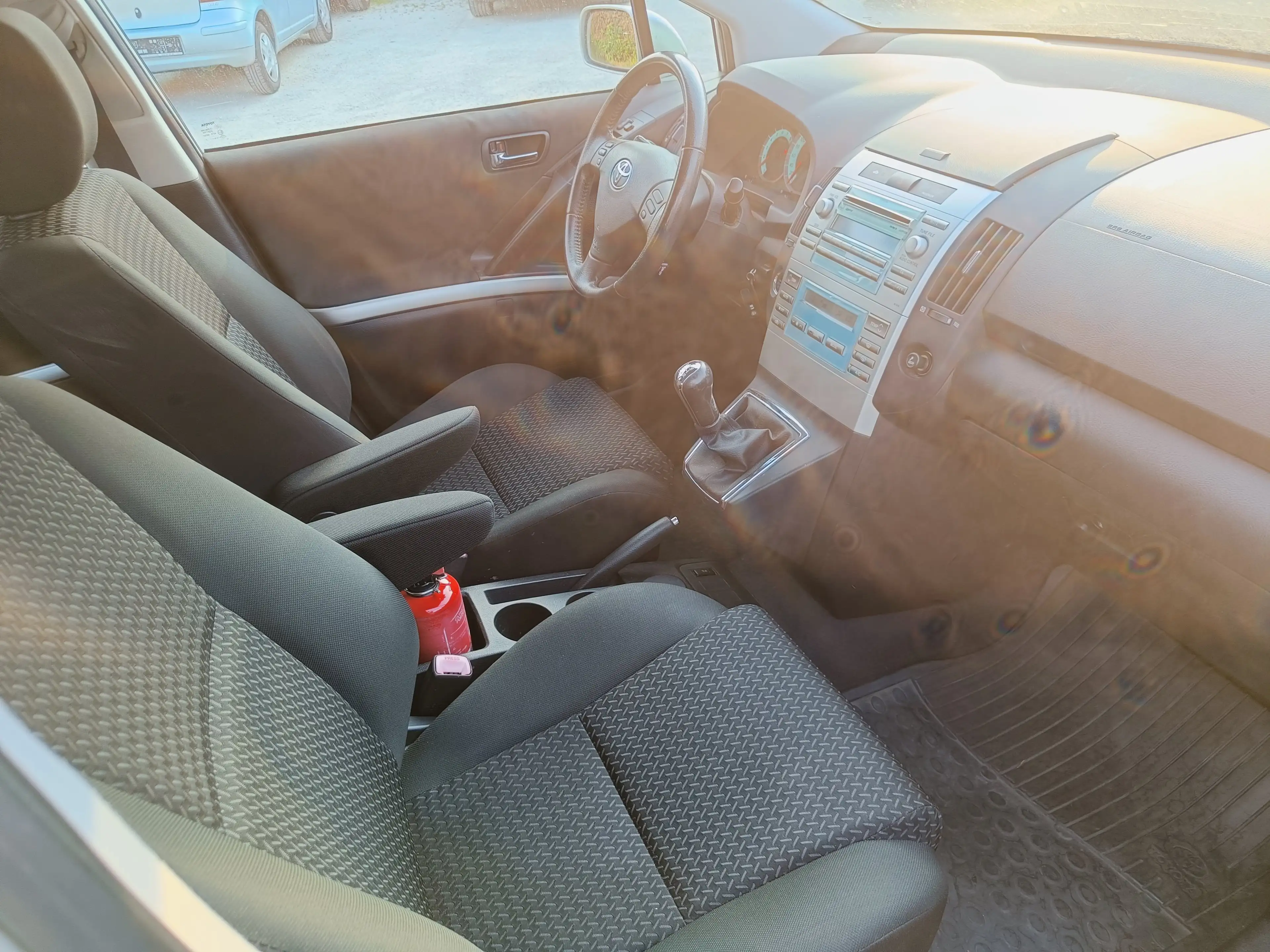 Toyota Corolla Verso 1.6i essence 5 places — photo 9