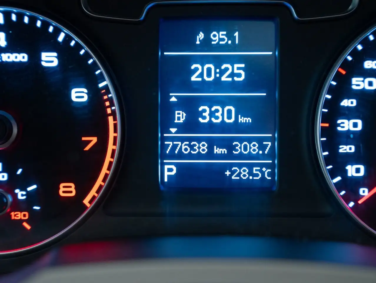 Audi Q3 снимка Audi Q3