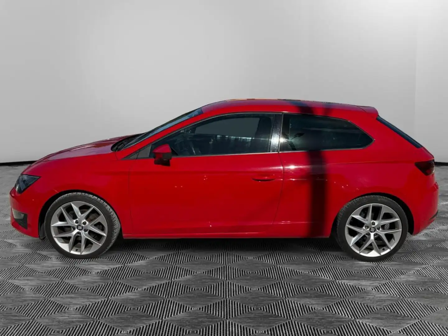 SEAT Leon Leon SC 1.4 16V TSI - 140 Start \u0026 Stop SC 2013 COUPE FR PHASE 1 Rouge - 2