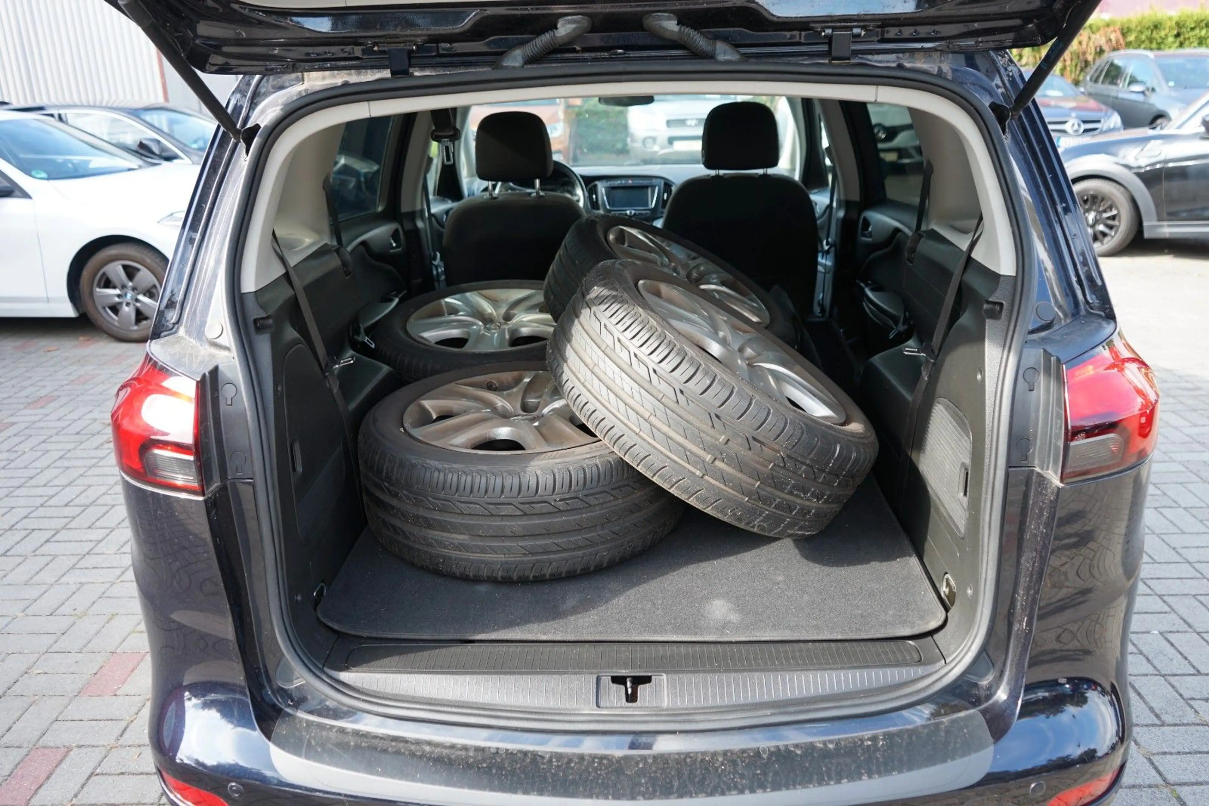 Opel Zafira c Edition — photo 11