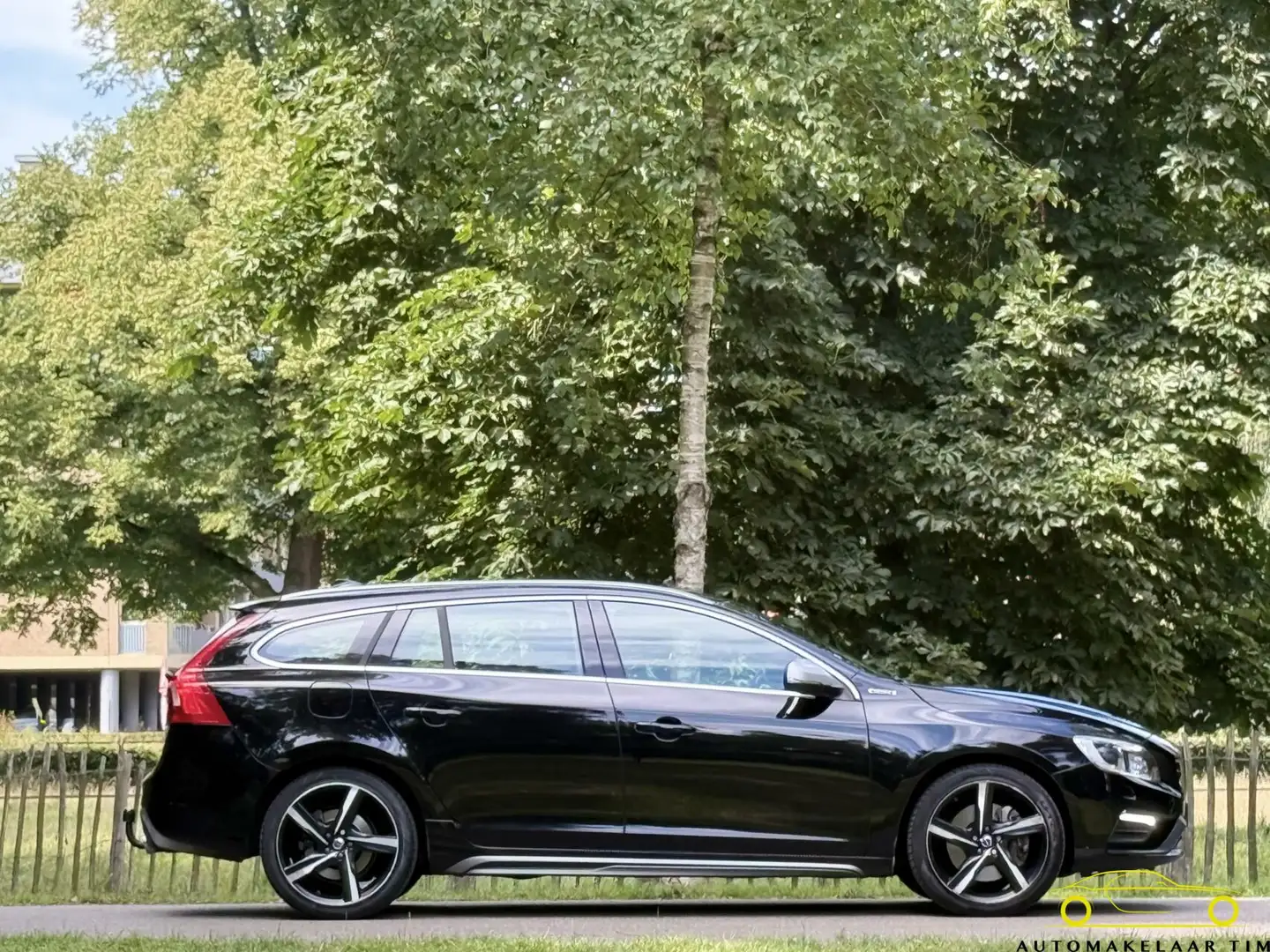 Volvo V60 2.4 D6 Twin Engine R-Design / Orig.NL/ Full option Zwart - 2