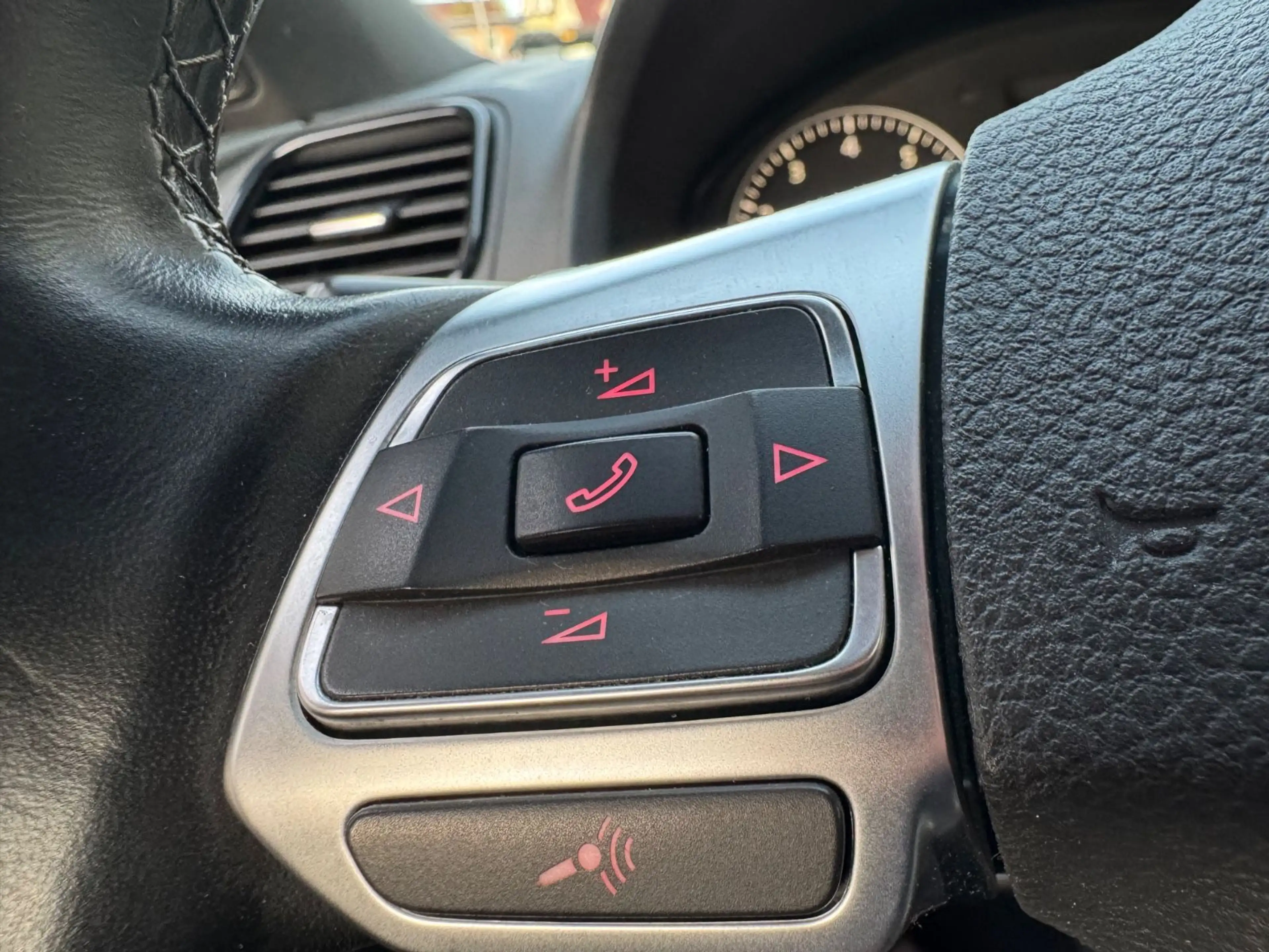 Volkswagen Scirocco TSI *Navi/Sitzhzg./PDC/DVD/Bluetooth* — photo 14