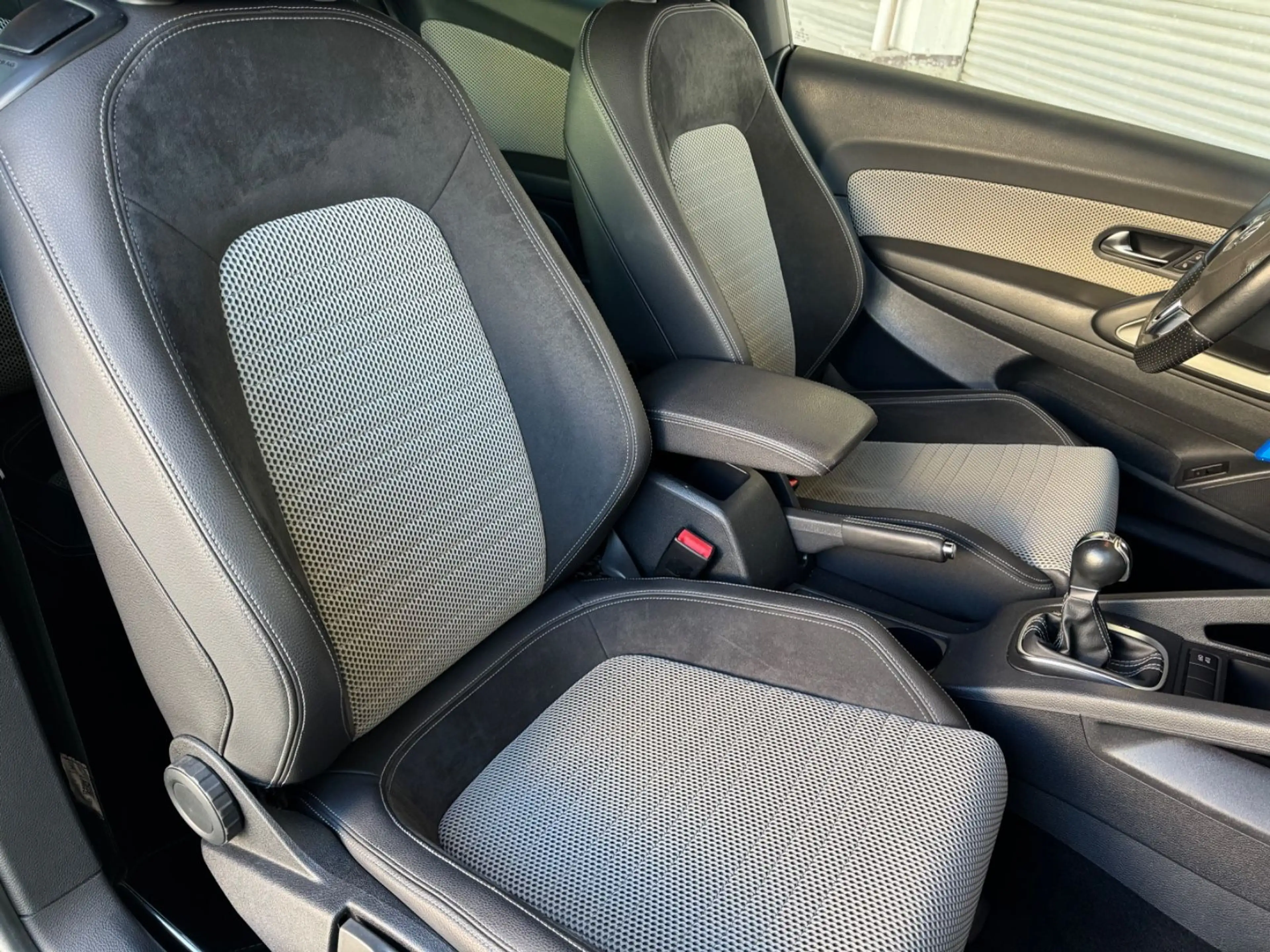 Volkswagen Scirocco TSI *Navi/Sitzhzg./PDC/DVD/Bluetooth* — photo 17