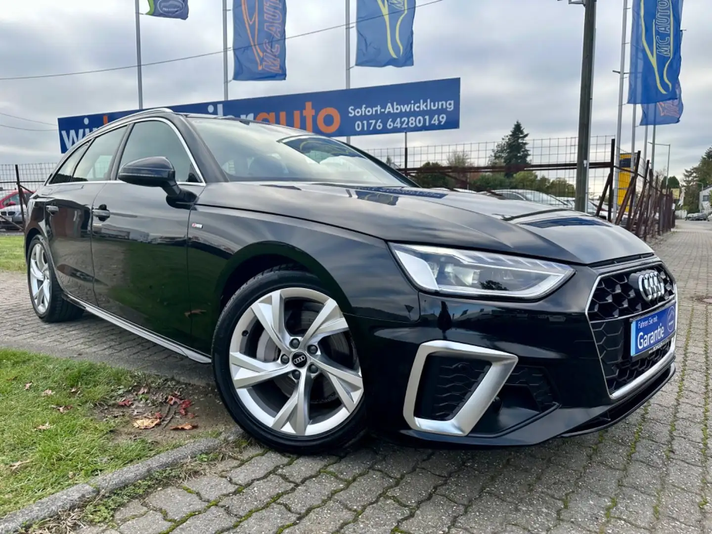 Audi A4 Avant 40 TFSI S line*NAVI*TEMPOMAT*PDC V-H !! Schwarz - 2