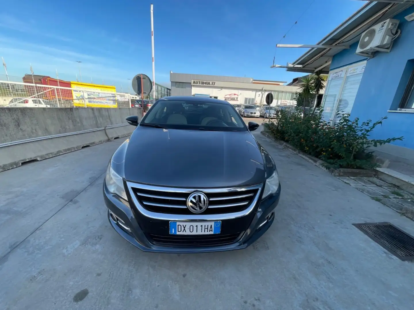 Volkswagen Passat 2.0 TDI DPF Highline Сірий - 2