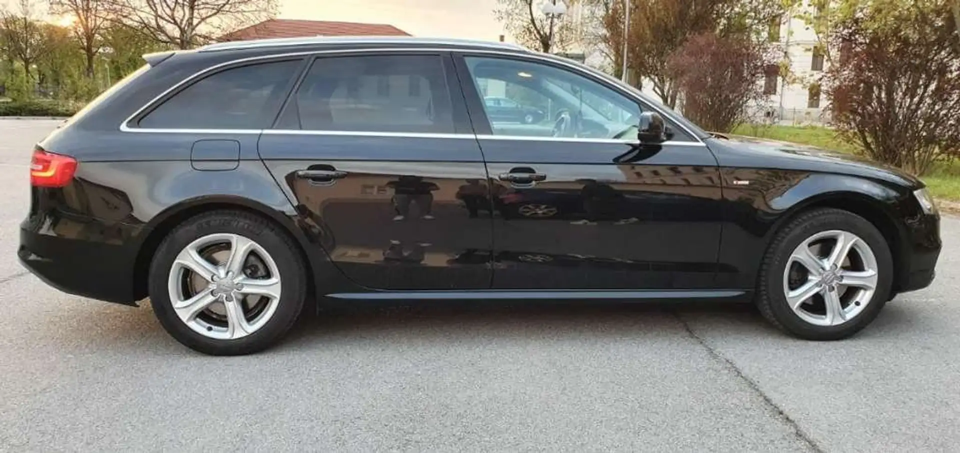 Audi A4 A4 Avant 2,0 TDI quattro Sport Sport Schwarz - 1